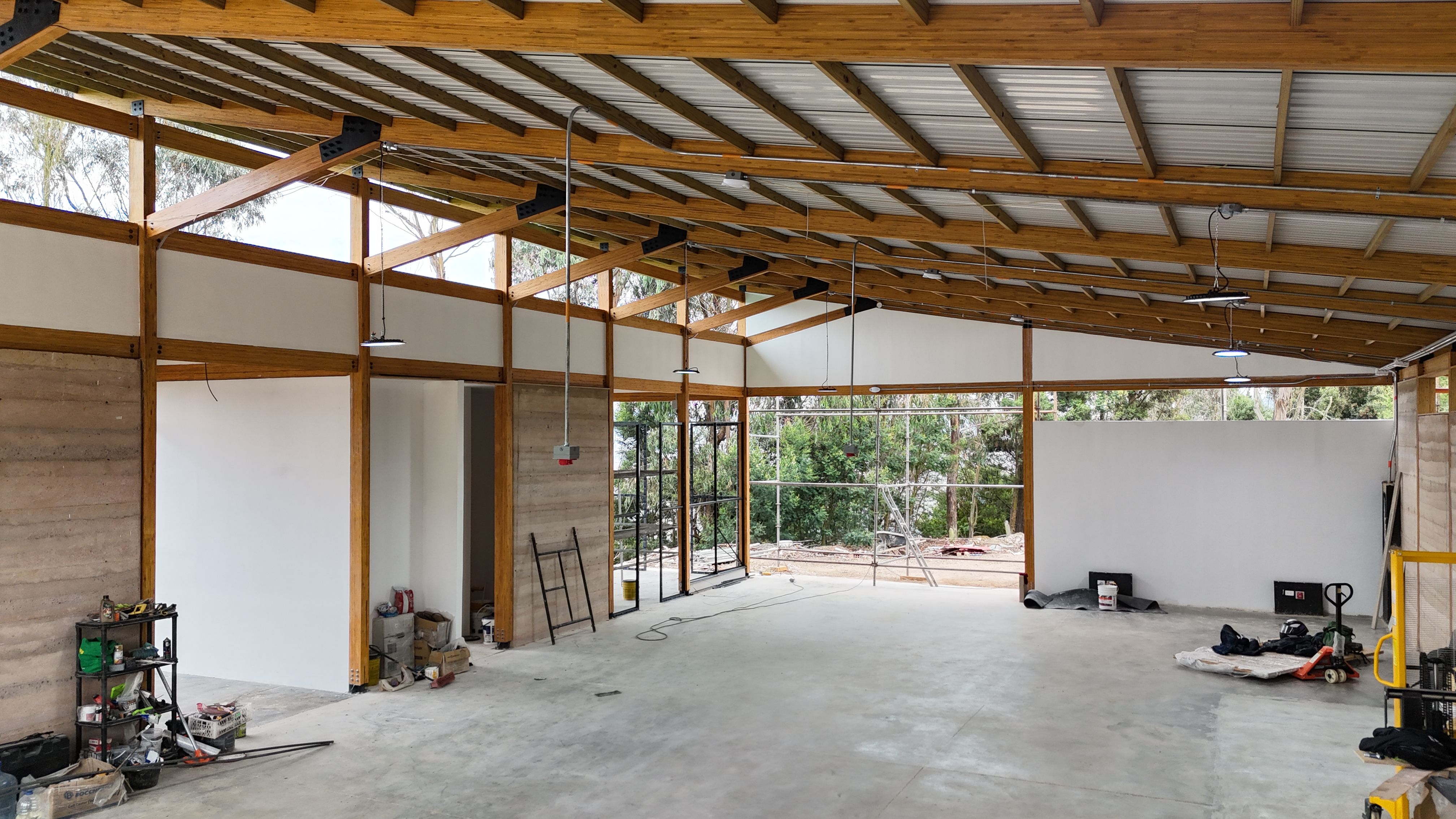 Estructura interior en bambú laminado y madera (placeholder de OCELOTE)